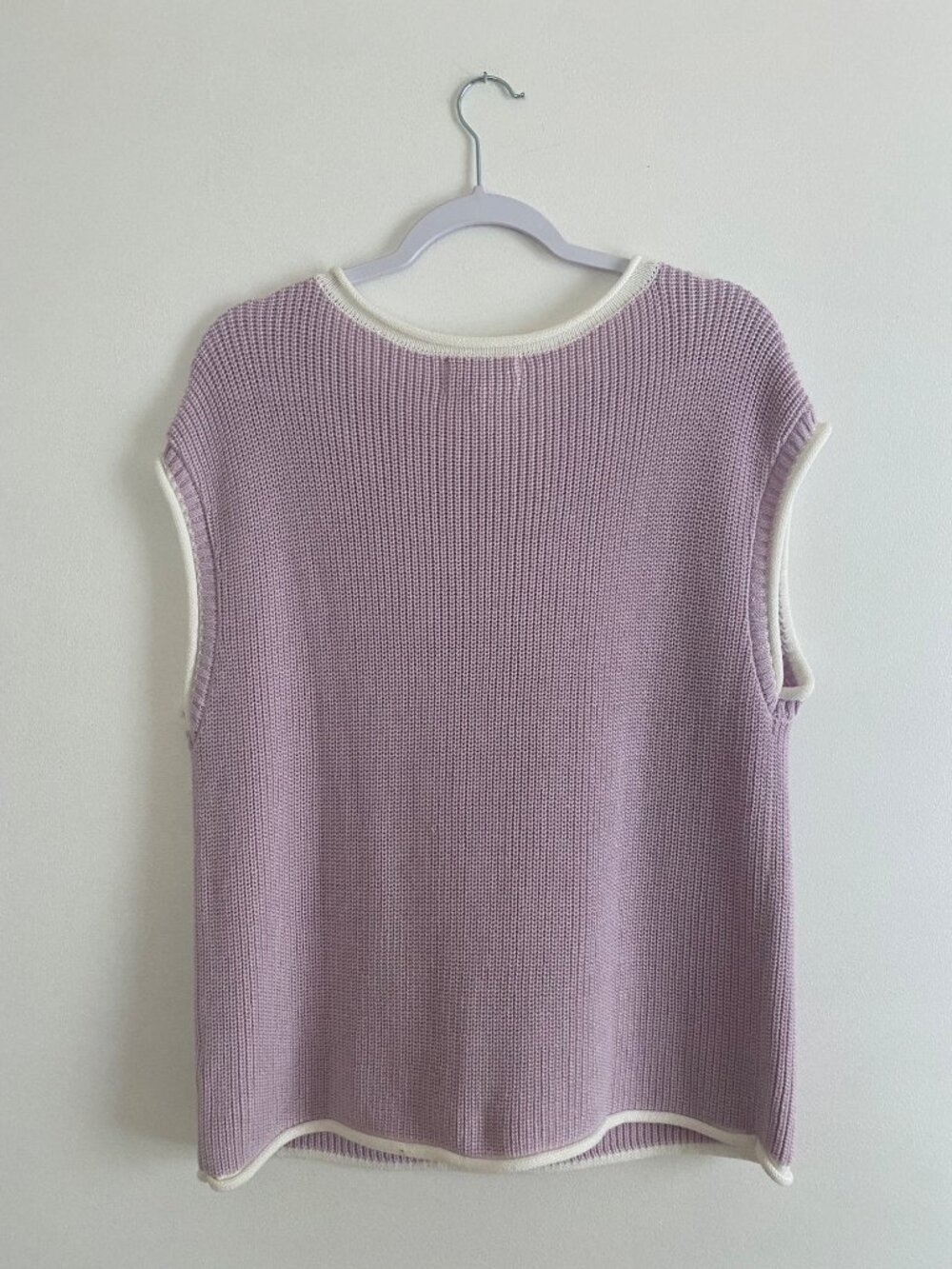In February Lavender & White Knit Sleeveless Sweater Vest Size M - Picture 3 of 6